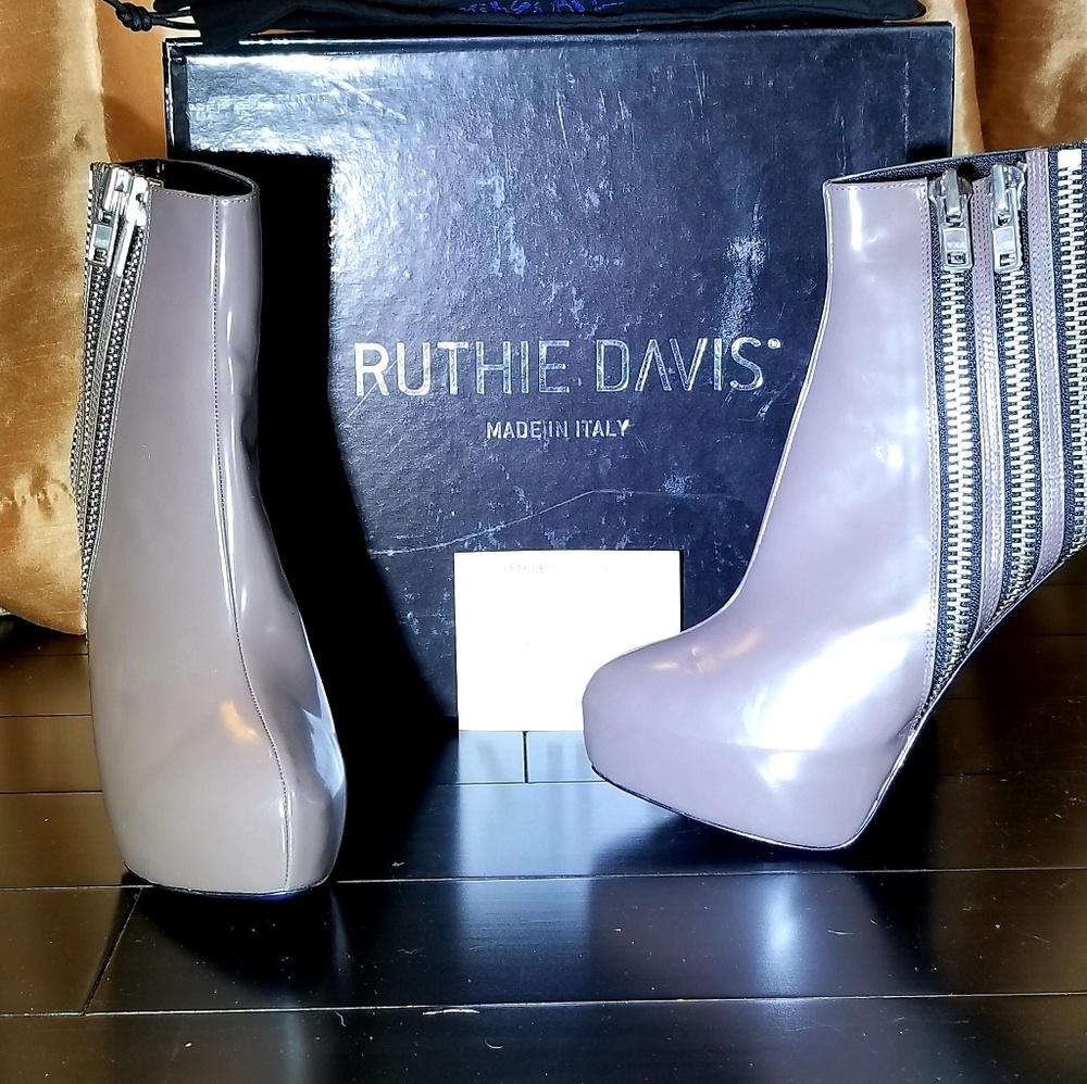 Ruthie Davis Gray Leather boots size 8 (38)
